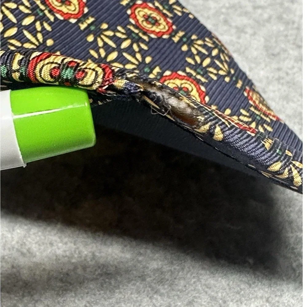Albert Andrews Ltd Silk Tie USA Navy Geometric Medallion Vintage 56x3.6in NOTE‎